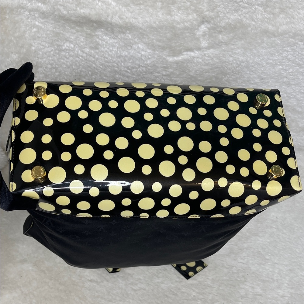 Louis Vuitton x Yayoi Kusama Nylon Monogram Lockit MM Limited Edition Tote Bag - Picture 4 of 16